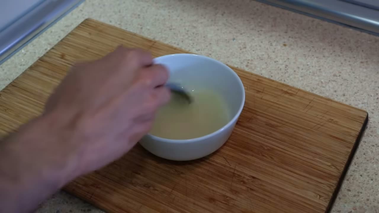 La gelatina hidratándose en un bol
