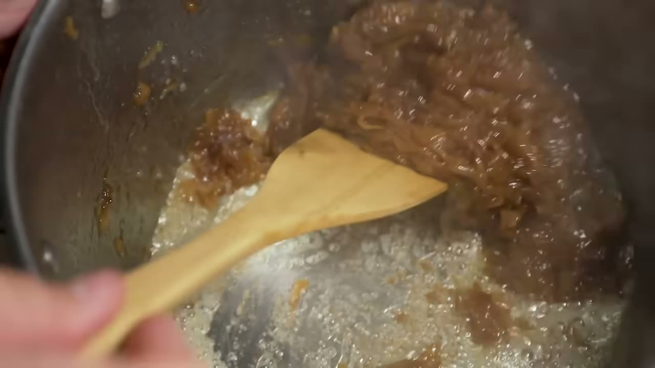 Cebolla agarrándose al fondo de la cacerola